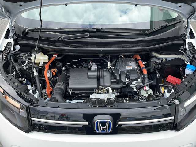 ホンダ フリード ハイブリット e:HEV AIR EX 山口県 2025(令7)年 0.1千km プラチナホワイトパール 9インチ純正ナビ　[LXM-242ZFNI]/・AM/FM/USB/Apple CarPlay/Android Auto/Bluetooth/フルセグテレビ/バックカメラ/純正LEDヘッドライト/純正アルミホイール/プッシュスタート/スペアキー/両側パワースライドドア/アイドリングストップ/Honda SENSING/　・急アクセル抑制機能/　・渋滞追従機能付アダプティブクルーズコントロール（ACC）/　・トラフィックジャムアシスト（渋滞運転支援機能）/　・ブラインドスポットインフォメーション/　・衝突軽減ブレーキ（CMBS）/　・VSA（ABS＋TCS＋横滑り抑制）/　・オートライトコントロール/　・車線維持支援システム（LKAS）/　・先行車発進お知らせ機能