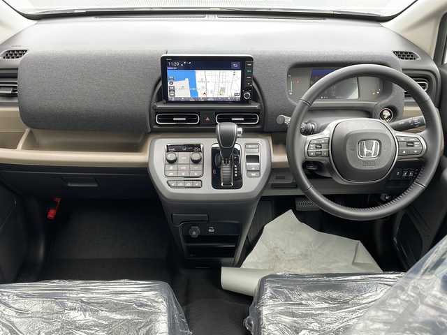 ホンダ フリード ハイブリット e:HEV AIR EX 山口県 2025(令7)年 0.1千km プラチナホワイトパール 9インチ純正ナビ　[LXM-242ZFNI]/・AM/FM/USB/Apple CarPlay/Android Auto/Bluetooth/フルセグテレビ/バックカメラ/純正LEDヘッドライト/純正アルミホイール/プッシュスタート/スペアキー/両側パワースライドドア/アイドリングストップ/Honda SENSING/　・急アクセル抑制機能/　・渋滞追従機能付アダプティブクルーズコントロール（ACC）/　・トラフィックジャムアシスト（渋滞運転支援機能）/　・ブラインドスポットインフォメーション/　・衝突軽減ブレーキ（CMBS）/　・VSA（ABS＋TCS＋横滑り抑制）/　・オートライトコントロール/　・車線維持支援システム（LKAS）/　・先行車発進お知らせ機能