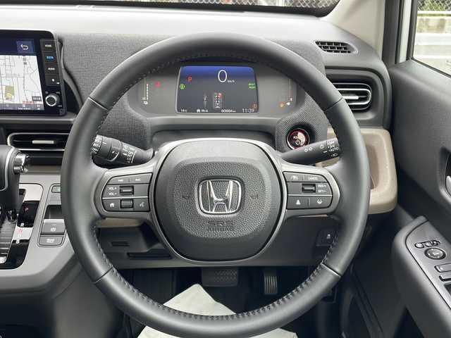 ホンダ フリード ハイブリット e:HEV AIR EX 山口県 2025(令7)年 0.1千km プラチナホワイトパール 9インチ純正ナビ　[LXM-242ZFNI]/・AM/FM/USB/Apple CarPlay/Android Auto/Bluetooth/フルセグテレビ/バックカメラ/純正LEDヘッドライト/純正アルミホイール/プッシュスタート/スペアキー/両側パワースライドドア/アイドリングストップ/Honda SENSING/　・急アクセル抑制機能/　・渋滞追従機能付アダプティブクルーズコントロール（ACC）/　・トラフィックジャムアシスト（渋滞運転支援機能）/　・ブラインドスポットインフォメーション/　・衝突軽減ブレーキ（CMBS）/　・VSA（ABS＋TCS＋横滑り抑制）/　・オートライトコントロール/　・車線維持支援システム（LKAS）/　・先行車発進お知らせ機能