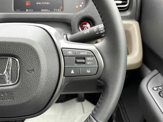 ホンダ フリード ハイブリット e:HEV AIR EX 山口県 2025(令7)年 0.1千km プラチナホワイトパール 9インチ純正ナビ　[LXM-242ZFNI]/・AM/FM/USB/Apple CarPlay/Android Auto/Bluetooth/フルセグテレビ/バックカメラ/純正LEDヘッドライト/純正アルミホイール/プッシュスタート/スペアキー/両側パワースライドドア/アイドリングストップ/Honda SENSING/　・急アクセル抑制機能/　・渋滞追従機能付アダプティブクルーズコントロール（ACC）/　・トラフィックジャムアシスト（渋滞運転支援機能）/　・ブラインドスポットインフォメーション/　・衝突軽減ブレーキ（CMBS）/　・VSA（ABS＋TCS＋横滑り抑制）/　・オートライトコントロール/　・車線維持支援システム（LKAS）/　・先行車発進お知らせ機能