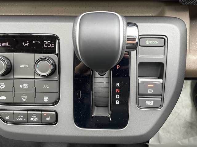 ホンダ フリード ハイブリット e:HEV AIR EX 山口県 2025(令7)年 0.1千km プラチナホワイトパール 9インチ純正ナビ　[LXM-242ZFNI]/・AM/FM/USB/Apple CarPlay/Android Auto/Bluetooth/フルセグテレビ/バックカメラ/純正LEDヘッドライト/純正アルミホイール/プッシュスタート/スペアキー/両側パワースライドドア/アイドリングストップ/Honda SENSING/　・急アクセル抑制機能/　・渋滞追従機能付アダプティブクルーズコントロール（ACC）/　・トラフィックジャムアシスト（渋滞運転支援機能）/　・ブラインドスポットインフォメーション/　・衝突軽減ブレーキ（CMBS）/　・VSA（ABS＋TCS＋横滑り抑制）/　・オートライトコントロール/　・車線維持支援システム（LKAS）/　・先行車発進お知らせ機能