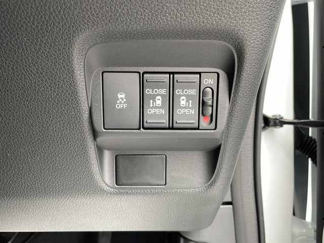 ホンダ フリード ハイブリット e:HEV AIR EX 山口県 2025(令7)年 0.1千km プラチナホワイトパール 9インチ純正ナビ　[LXM-242ZFNI]/・AM/FM/USB/Apple CarPlay/Android Auto/Bluetooth/フルセグテレビ/バックカメラ/純正LEDヘッドライト/純正アルミホイール/プッシュスタート/スペアキー/両側パワースライドドア/アイドリングストップ/Honda SENSING/　・急アクセル抑制機能/　・渋滞追従機能付アダプティブクルーズコントロール（ACC）/　・トラフィックジャムアシスト（渋滞運転支援機能）/　・ブラインドスポットインフォメーション/　・衝突軽減ブレーキ（CMBS）/　・VSA（ABS＋TCS＋横滑り抑制）/　・オートライトコントロール/　・車線維持支援システム（LKAS）/　・先行車発進お知らせ機能