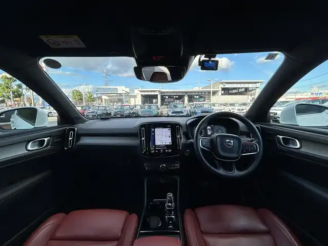 ボルボ ＸＣ４０ T4 AWD インスクリプション 滋賀県 2019(平31)年 3.7万km クリスタルホワイトP harman/kardonサラウンド/本革シート/シートヒーター/ステアリングヒーター/純正ナビ/USB/Bluetooth/フルセグTV/360°カメラ/LEDヘッドライト/ワイヤレスチャージング/パワーテールゲート/クリスタルシフトノブ