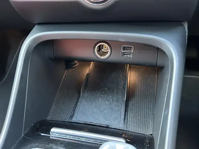 ボルボ ＸＣ４０ T4 AWD インスクリプション 滋賀県 2019(平31)年 3.7万km クリスタルホワイトP harman/kardonサラウンド/本革シート/シートヒーター/ステアリングヒーター/純正ナビ/USB/Bluetooth/フルセグTV/360°カメラ/LEDヘッドライト/ワイヤレスチャージング/パワーテールゲート/クリスタルシフトノブ