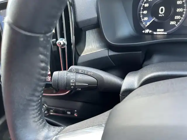 ボルボ ＸＣ４０ T4 AWD インスクリプション 滋賀県 2019(平31)年 3.7万km クリスタルホワイトP harman/kardonサラウンド/本革シート/シートヒーター/ステアリングヒーター/純正ナビ/USB/Bluetooth/フルセグTV/360°カメラ/LEDヘッドライト/ワイヤレスチャージング/パワーテールゲート/クリスタルシフトノブ