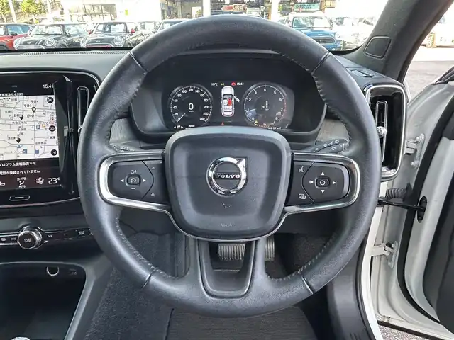 ボルボ ＸＣ４０ T4 AWD インスクリプション 滋賀県 2019(平31)年 3.7万km クリスタルホワイトP harman/kardonサラウンド/本革シート/シートヒーター/ステアリングヒーター/純正ナビ/USB/Bluetooth/フルセグTV/360°カメラ/LEDヘッドライト/ワイヤレスチャージング/パワーテールゲート/クリスタルシフトノブ