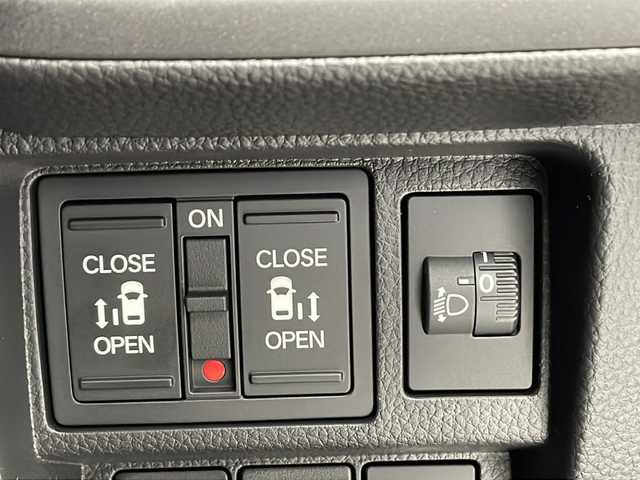 ホンダ ステップワゴン eHEV エアー EX 千葉県 2025(令7)年 0.1千km プラチナホワイトパール 登録済未使用車/純正11インチナビ/　CD/DVD/Bluetooth/フルセグTV/　Apple car play/Android Auto/ホンダセンシング/レーダークルーズコントロール/レーンキープアシスト/衝突軽減ブレーキ/クリアランスソナー/ブラインドスポットモニター/先行車発進警報/標識認識機能/電動パーキング/オートホールド/オートハイビーム/両側パワスラ/パワーバックドア/前席シートヒーター/パドルシフト/LEDライト/フォグランプ/シートバックテーブル/後席USB端子/ロールサンシェード