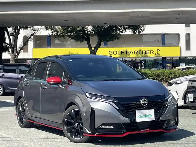 日産 オーラ ニスモ 熊本県 2022(令4)年 0.5万km ダークメタルグレー/スーパーブラック2トーン プロパイロット/ワンオーナー/プッシュスタート/純正ナビ/（フルセグTV・BTオーディオ・HDMI）/アラウンドビューモニター/ビルトインETC/純正17インチAW/LEDヘッドライト/オートライト/フォグライト/前後コーナーセンサー/横滑り防止装置/ウィンカーミラー/純正フロアマット/純正ドアバイザー/新車保証書/取扱説明書/スマートスペアキー×1本