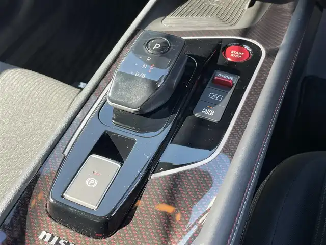 日産 オーラ ニスモ 熊本県 2022(令4)年 0.5万km ダークメタルグレー/スーパーブラック2トーン プロパイロット/ワンオーナー/プッシュスタート/純正ナビ/（フルセグTV・BTオーディオ・HDMI）/アラウンドビューモニター/ビルトインETC/純正17インチAW/LEDヘッドライト/オートライト/フォグライト/前後コーナーセンサー/横滑り防止装置/ウィンカーミラー/純正フロアマット/純正ドアバイザー/新車保証書/取扱説明書/スマートスペアキー×1本