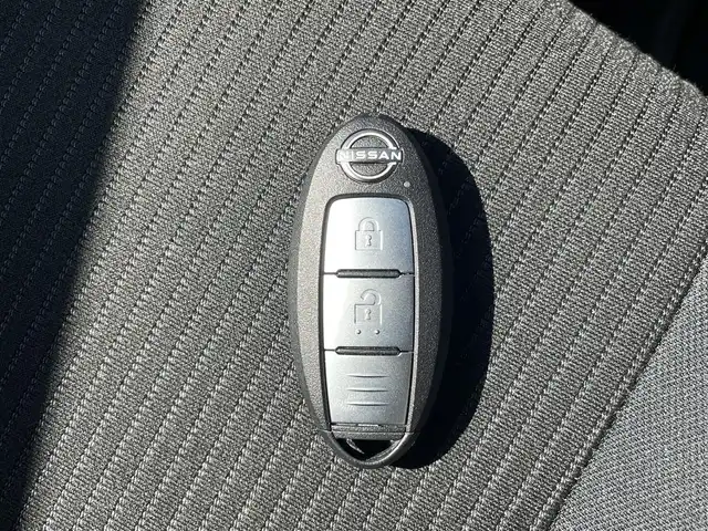 日産 オーラ ニスモ 熊本県 2022(令4)年 0.5万km ダークメタルグレー/スーパーブラック2トーン プロパイロット/ワンオーナー/プッシュスタート/純正ナビ/（フルセグTV・BTオーディオ・HDMI）/アラウンドビューモニター/ビルトインETC/純正17インチAW/LEDヘッドライト/オートライト/フォグライト/前後コーナーセンサー/横滑り防止装置/ウィンカーミラー/純正フロアマット/純正ドアバイザー/新車保証書/取扱説明書/スマートスペアキー×1本