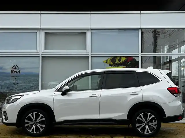スバル フォレスター プレミアム 道北・旭川 2020(令2)年 2.8万km クリスタルホワイトP ワンオーナー/純正8インチナビ/フルセグTV/左サイド、バックカメラ/ドライブレコーダー/ハーフレザーシート/前席パワーシート/全席シートヒーター/ステアリングヒーター/クルーズコントロール/プッシュスタート/スマートキー/LEDヘッドライト/ナノイー/XーMODE/SRH/ETC