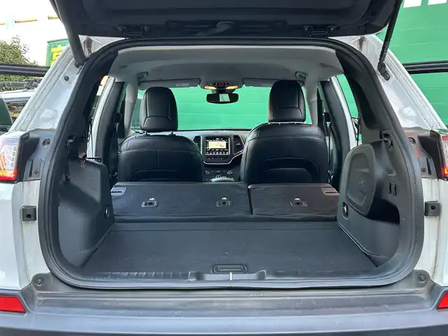 クライスラー・ジープ ジープ チェロキー トレイルホーク 東京都 2019(平31)年 4.6万km ブライトホワイト 外部検査済み/4WD/純正ナビ/（フルセグTV/BTオーディオ）/バックカメラ/アダクティブクルーズコントロール/レーンキープアシスト/セレクスピードコントロール/ロッキングリアディファレンシャル/ヒルディセントコントロール/パワーシート(運転席＆助手席)/プレミアムファブリックシート/保証書/取扱説明書/スペアキー×1