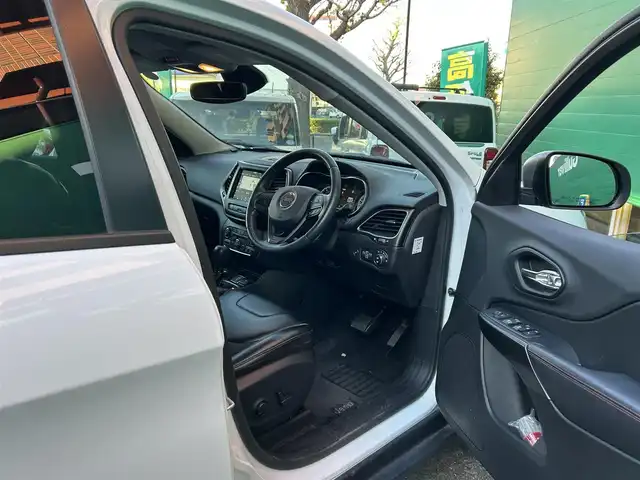 クライスラー・ジープ ジープ チェロキー トレイルホーク 東京都 2019(平31)年 4.6万km ブライトホワイト 外部検査済み/4WD/純正ナビ/（フルセグTV/BTオーディオ）/バックカメラ/アダクティブクルーズコントロール/レーンキープアシスト/セレクスピードコントロール/ロッキングリアディファレンシャル/ヒルディセントコントロール/パワーシート(運転席＆助手席)/プレミアムファブリックシート/保証書/取扱説明書/スペアキー×1