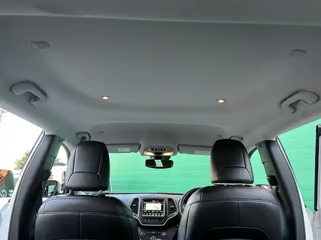 クライスラー・ジープ ジープ チェロキー トレイルホーク 東京都 2019(平31)年 4.6万km ブライトホワイト 外部検査済み/4WD/純正ナビ/（フルセグTV/BTオーディオ）/バックカメラ/アダクティブクルーズコントロール/レーンキープアシスト/セレクスピードコントロール/ロッキングリアディファレンシャル/ヒルディセントコントロール/パワーシート(運転席＆助手席)/プレミアムファブリックシート/保証書/取扱説明書/スペアキー×1