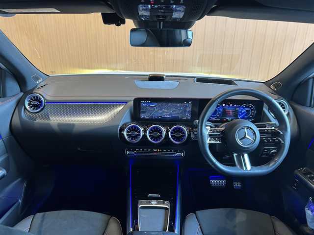 メルセデス・ベンツ Ｍ・ベンツ ＥＱＡ２５０ + AMGライン 宮城県 2024(令6)年 0.6万km ポーラホワイト レーダーセーフティパッケージ/パノラミックスライディングルーフ/ヘッドアップディスプレイ/MBUXナビ/360°カメラシステム/ワイヤレスチャージング/ハーフレザーシート/シートヒーター/メモリー機能付きパワーシート/社外18インチAW（純正AW付きサマータイヤ付属）/アンビエントライト/キーレスゴー/パワーバックドア/保証書、取扱説明書、充電ケーブル、スペアキー付属