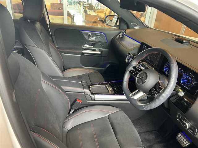 メルセデス・ベンツ Ｍ・ベンツ ＥＱＡ２５０ + AMGライン 宮城県 2024(令6)年 0.6万km ポーラホワイト レーダーセーフティパッケージ/パノラミックスライディングルーフ/ヘッドアップディスプレイ/MBUXナビ/360°カメラシステム/ワイヤレスチャージング/ハーフレザーシート/シートヒーター/メモリー機能付きパワーシート/社外18インチAW（純正AW付きサマータイヤ付属）/アンビエントライト/キーレスゴー/パワーバックドア/保証書、取扱説明書、充電ケーブル、スペアキー付属