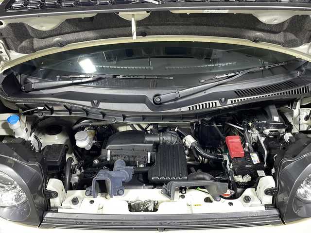 スズキ スペーシア ギア 沖縄県 2023(令5)年 1.8万km シフォンアイボリーM 禁煙車/県外仕入/純正9インチナビ/ （Bluetooth/CD/DVD/ワンセグTV/AM/FM）/両側パワースライドドア/ＨＵＤ　/クルーズコントロール　/前後ドライブレコーダー　/シートヒーター　/ＥＴＣ/ステアリングリモコン/LＥＤヘッドライト/オートライト/ルーフレール/純正アルミ/ドアバイザー