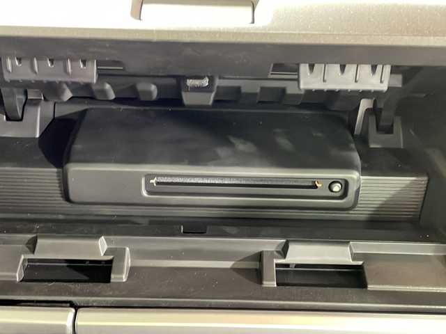 スズキ スペーシア ギア 沖縄県 2023(令5)年 1.8万km シフォンアイボリーM 禁煙車/県外仕入/純正9インチナビ/ （Bluetooth/CD/DVD/ワンセグTV/AM/FM）/両側パワースライドドア/ＨＵＤ　/クルーズコントロール　/前後ドライブレコーダー　/シートヒーター　/ＥＴＣ/ステアリングリモコン/LＥＤヘッドライト/オートライト/ルーフレール/純正アルミ/ドアバイザー