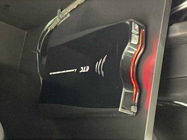 スズキ スペーシア ギア 沖縄県 2023(令5)年 1.8万km シフォンアイボリーM 禁煙車/県外仕入/純正9インチナビ/ （Bluetooth/CD/DVD/ワンセグTV/AM/FM）/両側パワースライドドア/ＨＵＤ　/クルーズコントロール　/前後ドライブレコーダー　/シートヒーター　/ＥＴＣ/ステアリングリモコン/LＥＤヘッドライト/オートライト/ルーフレール/純正アルミ/ドアバイザー