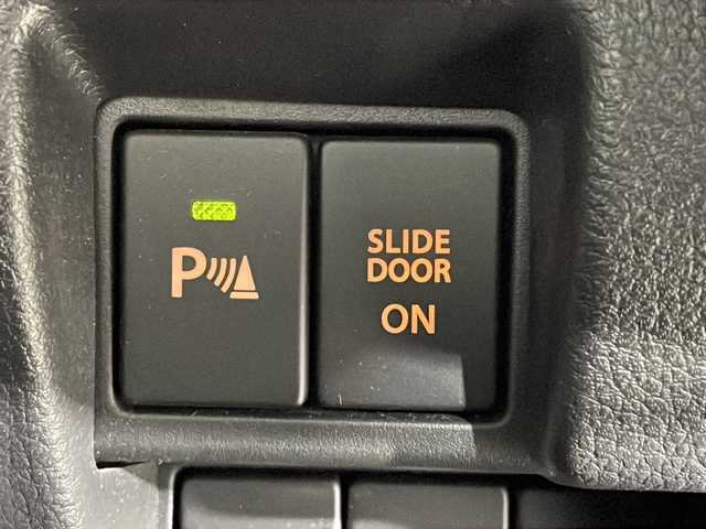 スズキ スペーシア ギア 沖縄県 2023(令5)年 1.8万km シフォンアイボリーM 禁煙車/県外仕入/純正9インチナビ/ （Bluetooth/CD/DVD/ワンセグTV/AM/FM）/両側パワースライドドア/ＨＵＤ　/クルーズコントロール　/前後ドライブレコーダー　/シートヒーター　/ＥＴＣ/ステアリングリモコン/LＥＤヘッドライト/オートライト/ルーフレール/純正アルミ/ドアバイザー