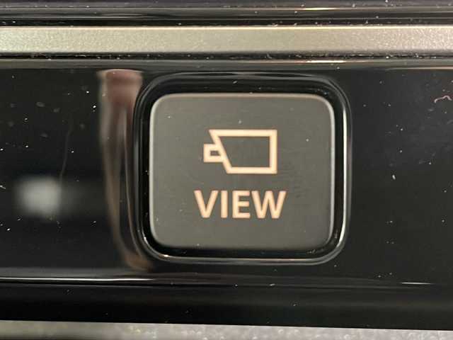 スズキ スペーシア ギア 沖縄県 2023(令5)年 1.8万km シフォンアイボリーM 禁煙車/県外仕入/純正9インチナビ/ （Bluetooth/CD/DVD/ワンセグTV/AM/FM）/両側パワースライドドア/ＨＵＤ　/クルーズコントロール　/前後ドライブレコーダー　/シートヒーター　/ＥＴＣ/ステアリングリモコン/LＥＤヘッドライト/オートライト/ルーフレール/純正アルミ/ドアバイザー