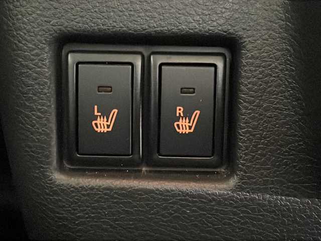 スズキ スペーシア ギア 沖縄県 2023(令5)年 1.8万km シフォンアイボリーM 禁煙車/県外仕入/純正9インチナビ/ （Bluetooth/CD/DVD/ワンセグTV/AM/FM）/両側パワースライドドア/ＨＵＤ　/クルーズコントロール　/前後ドライブレコーダー　/シートヒーター　/ＥＴＣ/ステアリングリモコン/LＥＤヘッドライト/オートライト/ルーフレール/純正アルミ/ドアバイザー