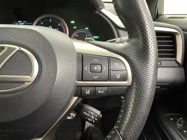 レクサス ＲＸ 450h Fスポーツ 熊本県 2018(平30)年 3.4万km ホワイトノーヴァガラスフレーク 禁煙車　/サンルーフ　/純正ナビ（ＣＤ・ＤＶＤ・フルセグ・ＢＴ・ＳＤ・ＡＵＸ・ＵＳＢ）/バックカメラ　/純正前方ドライブレコーダー　/ビルトインＥＴＣ２．０　/ＴＯＭＳエアロ（Ｆ・Ｓ・Ｒ）/トヨタセーフティーセンス/・プリクラッシュセーフティ/・レーダークルーズコントロール/・車線逸脱警報/・ブラインドスポットモニター/横滑り防止/パーキングアシスト/前後クリアランスソナー/前席シートヒーター/前席エアーシート/前席パワーシート/パワーバックドア/ステアリングヒーター/100V充電/ヘッドアップディスプレイ/純正フロアマット/純正２０インチAW/オートライト/オートマチックハイビーム/LEDヘッドライト/フォグライト/スマートキー/プッシュスタート