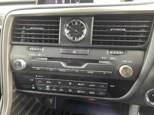 レクサス ＲＸ 450h Fスポーツ 熊本県 2018(平30)年 3.4万km ホワイトノーヴァガラスフレーク 禁煙車　/サンルーフ　/純正ナビ（ＣＤ・ＤＶＤ・フルセグ・ＢＴ・ＳＤ・ＡＵＸ・ＵＳＢ）/バックカメラ　/純正前方ドライブレコーダー　/ビルトインＥＴＣ２．０　/ＴＯＭＳエアロ（Ｆ・Ｓ・Ｒ）/トヨタセーフティーセンス/・プリクラッシュセーフティ/・レーダークルーズコントロール/・車線逸脱警報/・ブラインドスポットモニター/横滑り防止/パーキングアシスト/前後クリアランスソナー/前席シートヒーター/前席エアーシート/前席パワーシート/パワーバックドア/ステアリングヒーター/100V充電/ヘッドアップディスプレイ/純正フロアマット/純正２０インチAW/オートライト/オートマチックハイビーム/LEDヘッドライト/フォグライト/スマートキー/プッシュスタート