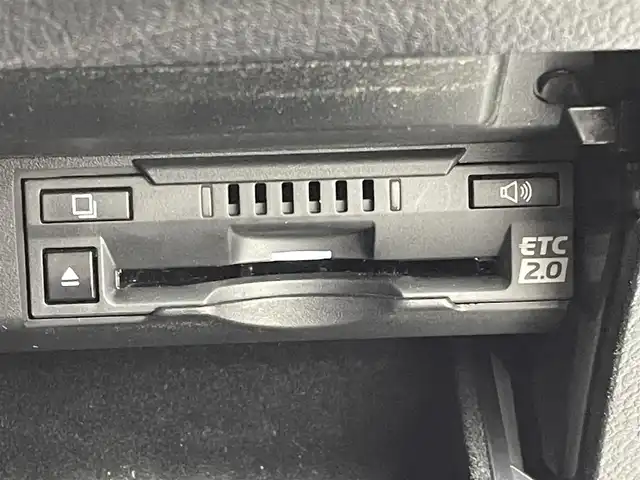 レクサス ＲＸ 450h Fスポーツ 熊本県 2018(平30)年 3.4万km ホワイトノーヴァガラスフレーク 禁煙車　/サンルーフ　/純正ナビ（ＣＤ・ＤＶＤ・フルセグ・ＢＴ・ＳＤ・ＡＵＸ・ＵＳＢ）/バックカメラ　/純正前方ドライブレコーダー　/ビルトインＥＴＣ２．０　/ＴＯＭＳエアロ（Ｆ・Ｓ・Ｒ）/トヨタセーフティーセンス/・プリクラッシュセーフティ/・レーダークルーズコントロール/・車線逸脱警報/・ブラインドスポットモニター/横滑り防止/パーキングアシスト/前後クリアランスソナー/前席シートヒーター/前席エアーシート/前席パワーシート/パワーバックドア/ステアリングヒーター/100V充電/ヘッドアップディスプレイ/純正フロアマット/純正２０インチAW/オートライト/オートマチックハイビーム/LEDヘッドライト/フォグライト/スマートキー/プッシュスタート