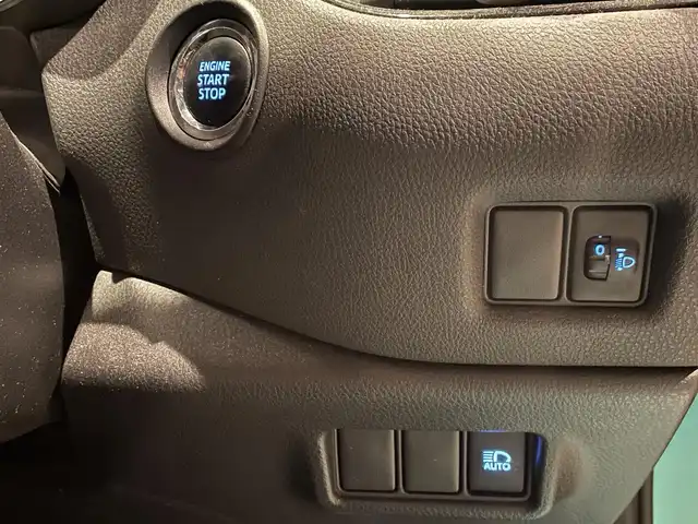 トヨタ Ｃ－ＨＲ S－T 愛知県 2017(平29)年 4.7万km ラディアントグリーンM 純正ナビ　/フルセグTV/Bluetooth/CD/DVD/ETC/ドラレコ/ACC/LKA/バックカメラ/リモコンキー/オートライト