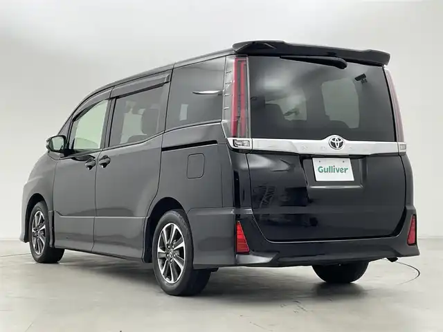 トヨタ ノア Si 群馬県 2018(平30)年 6.5万km ブラック リヤオートエアコン/ワンタッチスイッチ付き両側パワースライドドア/――――――――――――――――/純正12.1インチフリップダウンモニター/純正10インチSDナビ/フルセグTV/Bluetooth/CD/DVD/SD/バックカメラ/トヨタセーフティセンス/・プリクラッシュセーフティ/・レーンディパーチャーアラート/・オートハイビーム/・先行車発進お知らせ/クルーズコントロール/ビルトインETC2.0/純正ドライブレコーダー/LEDヘッドライト/フォグランプ/プッシュスタート/スマートキー