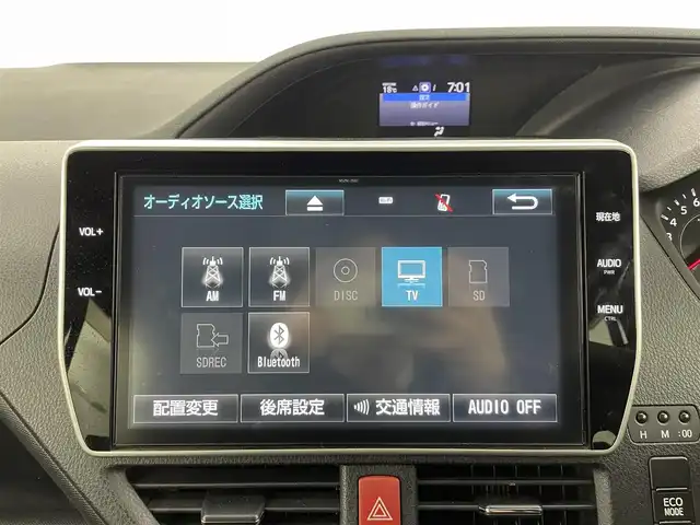 トヨタ ノア Si 群馬県 2018(平30)年 6.5万km ブラック リヤオートエアコン/ワンタッチスイッチ付き両側パワースライドドア/――――――――――――――――/純正12.1インチフリップダウンモニター/純正10インチSDナビ/フルセグTV/Bluetooth/CD/DVD/SD/バックカメラ/トヨタセーフティセンス/・プリクラッシュセーフティ/・レーンディパーチャーアラート/・オートハイビーム/・先行車発進お知らせ/クルーズコントロール/ビルトインETC2.0/純正ドライブレコーダー/LEDヘッドライト/フォグランプ/プッシュスタート/スマートキー
