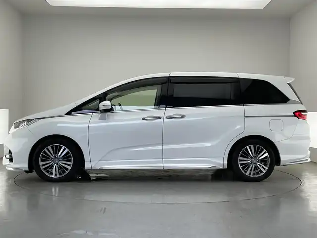 ホンダ オデッセイ アブソルート・EXホンダセンジング 愛知県 2018(平30)年 7万km プラチナホワイトパール 純正９型ナビ　フルセグＴＶ　ＨＤＭＩ　カープレイ対応　全方位カメラ　シートヒーター　前後ドラレコ　パーキングアシスト　衝突軽減　追従クルコン　ハンドル支援　コーナーセンサー　ＬＥＤオートライト　オットマン　ハーフレザー　フォグランプ　BSM　パドルシフト　禁煙車