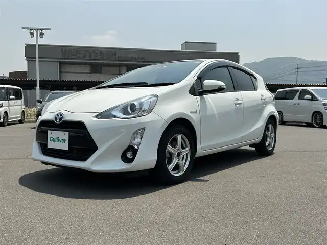 トヨタ アクア G ブラックソフトレザーセレ 岡山県 2016(平28)年 9.9万km ライムホワイトパールクリスタルシャイン 社外ナビ　/バックカメラ　/ドライブレコーダー　/ＥＴＣ　/Ｂｌｕｅｔｏｏｔｈ接続　/プッシュスタート/クルーズコントロール　/純正フロアマット　/プッシュスタート/レーンアシスト　/15インチ純正アルミホイール
