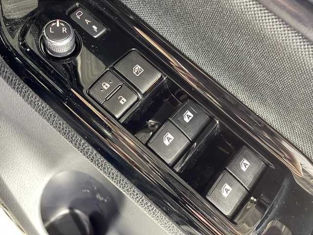 トヨタ ヴォクシー ZS 煌 福岡県 2018(平30)年 4.8万km イナズマスパーキングブラックガラスフレーク 社外7インチALPINEナビ/フルセグテレビ/バックカメラ/テレビキャンセラー/クルーズコントロール/両側パワースライドドア/スマートキー/プッシュスタートエンジン/オートライト/オートハイビーム/GPSレーダー/ステアリングスイッチ/LEDヘッドライト/フロアマット/ドアバイザー/オートドアミラー/純正16インチアルミホイール