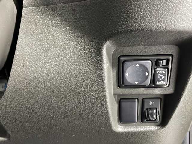日産 キューブ 15X Mセレクション 沖縄県 2009(平21)年 8.8万km グレイッシュブロンズ 禁煙車　/社外ディスプレイオーディオ（FH-6500DVD)/BT/CD/DVD/AUX/iPod/バックカメラ/横滑り防止装置/アイドリングストップ/純正フロアマット/プッシュスタート　/スマートキー/ドアバイザー