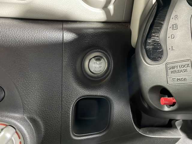 日産 キューブ 15X Mセレクション 沖縄県 2009(平21)年 8.8万km グレイッシュブロンズ 禁煙車　/社外ディスプレイオーディオ（FH-6500DVD)/BT/CD/DVD/AUX/iPod/バックカメラ/横滑り防止装置/アイドリングストップ/純正フロアマット/プッシュスタート　/スマートキー/ドアバイザー