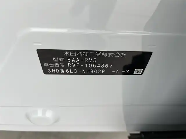 ホンダ ヴェゼル ハイブリッド e:HEV Z 群馬県 2022(令4)年 1.7万km プレミアムサンライトホワイトパール 純正9インチディスプレイオーディオ＋ETC2.0/(AM/FM/Bluetooth/フルセグTV//USB/AppleCarPlay/AndroidAuto)/ワイヤレス充電器/＝＝＝＝＝＝/バックモニター/ブラインドスポットインフォメーション/親水/ヒーテッドドアミラー/電熱線入りフロントウィンドウ/ハンズフリーアクセスパワーテールゲート(予約クローズ機能付)/Honda SENSING/ ・衝突軽減ブレーキ/近距離衝突軽減ブレーキ/ ・誤発進抑制機能/後方誤発進抑制機能/ ・歩行者事故低減ステアリング/ ・路外逸脱抑制機能/ ・渋滞追従機能付アダプティブクルーズコントロール/ ・車線維持支援システム/ ・トラフィックジャムアシスト/ ・先行車発進お知らせ機能/ ・標識認識機能/ ・オートハイビーム/ ・パーキングセンサーシステム/パドルシフト/前席シートヒーター/ステアリングヒーター/純正前後方ドライブレコーダー/電動パーキングブレーキ/オートブレーキホールド/プッシュスタート/スマートキー
