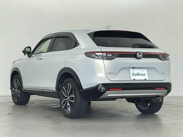 ホンダ ヴェゼル ハイブリッド e:HEV Z 群馬県 2022(令4)年 1.7万km プレミアムサンライトホワイトパール 純正9インチディスプレイオーディオ＋ETC2.0/(AM/FM/Bluetooth/フルセグTV//USB/AppleCarPlay/AndroidAuto)/ワイヤレス充電器/＝＝＝＝＝＝/バックモニター/ブラインドスポットインフォメーション/親水/ヒーテッドドアミラー/電熱線入りフロントウィンドウ/ハンズフリーアクセスパワーテールゲート(予約クローズ機能付)/Honda SENSING/ ・衝突軽減ブレーキ/近距離衝突軽減ブレーキ/ ・誤発進抑制機能/後方誤発進抑制機能/ ・歩行者事故低減ステアリング/ ・路外逸脱抑制機能/ ・渋滞追従機能付アダプティブクルーズコントロール/ ・車線維持支援システム/ ・トラフィックジャムアシスト/ ・先行車発進お知らせ機能/ ・標識認識機能/ ・オートハイビーム/ ・パーキングセンサーシステム/パドルシフト/前席シートヒーター/ステアリングヒーター/純正前後方ドライブレコーダー/電動パーキングブレーキ/オートブレーキホールド/プッシュスタート/スマートキー