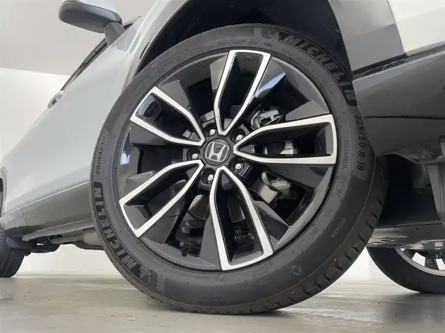 ホンダ ヴェゼル ハイブリッド e:HEV Z 群馬県 2022(令4)年 1.7万km プレミアムサンライトホワイトパール 純正9インチディスプレイオーディオ＋ETC2.0/(AM/FM/Bluetooth/フルセグTV//USB/AppleCarPlay/AndroidAuto)/ワイヤレス充電器/＝＝＝＝＝＝/バックモニター/ブラインドスポットインフォメーション/親水/ヒーテッドドアミラー/電熱線入りフロントウィンドウ/ハンズフリーアクセスパワーテールゲート(予約クローズ機能付)/Honda SENSING/ ・衝突軽減ブレーキ/近距離衝突軽減ブレーキ/ ・誤発進抑制機能/後方誤発進抑制機能/ ・歩行者事故低減ステアリング/ ・路外逸脱抑制機能/ ・渋滞追従機能付アダプティブクルーズコントロール/ ・車線維持支援システム/ ・トラフィックジャムアシスト/ ・先行車発進お知らせ機能/ ・標識認識機能/ ・オートハイビーム/ ・パーキングセンサーシステム/パドルシフト/前席シートヒーター/ステアリングヒーター/純正前後方ドライブレコーダー/電動パーキングブレーキ/オートブレーキホールド/プッシュスタート/スマートキー