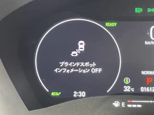 ホンダ ヴェゼル ハイブリッド e:HEV Z 群馬県 2022(令4)年 1.7万km プレミアムサンライトホワイトパール 純正9インチディスプレイオーディオ＋ETC2.0/(AM/FM/Bluetooth/フルセグTV//USB/AppleCarPlay/AndroidAuto)/ワイヤレス充電器/＝＝＝＝＝＝/バックモニター/ブラインドスポットインフォメーション/親水/ヒーテッドドアミラー/電熱線入りフロントウィンドウ/ハンズフリーアクセスパワーテールゲート(予約クローズ機能付)/Honda SENSING/ ・衝突軽減ブレーキ/近距離衝突軽減ブレーキ/ ・誤発進抑制機能/後方誤発進抑制機能/ ・歩行者事故低減ステアリング/ ・路外逸脱抑制機能/ ・渋滞追従機能付アダプティブクルーズコントロール/ ・車線維持支援システム/ ・トラフィックジャムアシスト/ ・先行車発進お知らせ機能/ ・標識認識機能/ ・オートハイビーム/ ・パーキングセンサーシステム/パドルシフト/前席シートヒーター/ステアリングヒーター/純正前後方ドライブレコーダー/電動パーキングブレーキ/オートブレーキホールド/プッシュスタート/スマートキー