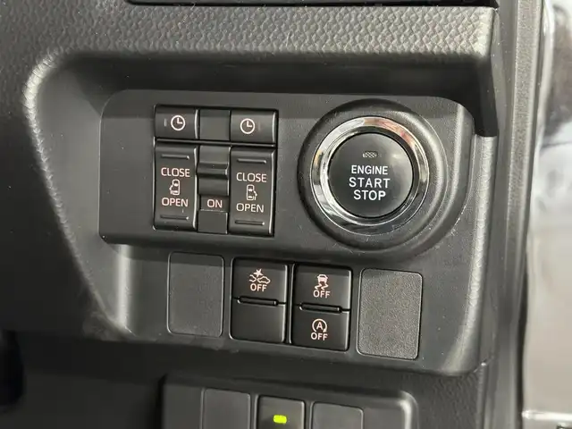トヨタ ルーミー カスタムG－T 三重県 2021(令3)年 2.3万km ブラックマイカメタリック ガソリン・ターボ/FF/インパネCVT/純正 9インチ ディスプレイオーディオ/（FM/AM/TV/Bluetooth/USB/iPod/CarPlay/AndroidAuto）/バックガイドモニター/両側パワースライドドア（ワンタッチオープン機能・タッチ＆ゴーロック機能付）/ビルトイン ETC/スマートアシスト/・衝突回避支援ブレーキ機能（対車両・対歩行者［昼夜］）/・車線逸脱警報機能/・路側逸脱警報/・ふらつき警報/・全車速追従機能付アダプティブクルーズコントロール/・コーナーセンサー（フロント2個/リヤ2個）/・ブレーキ制御付誤発進抑制機能（前方・後方）/・標識認識機能（進入禁止／最高速度／一時停止）/・先行車発進お知らせ機能/装備/・オートライトシステム/・オートレベリング機能付LEDヘッドランプ/・LEDフロントフォグランプ/・オートハイビーム/・オートエアコン/・プッシュスタート/・電子パーキングブレーキ/・ブレーキホールド機能/・純正15inAW/・保/・スマートキーx2