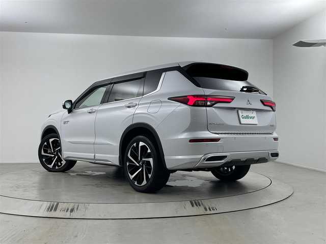 三菱 アウトランダー ＰＨＥＶ P 埼玉県 2024(令6)年 0.7万km ホワイトダイヤモンド サンルーフ/純正１２．３インチメーカーナビ/(Bluetooth/HDMI/Apple Car Play/Android Auto/USB/AM/FM)/全方位カメラ/ETC2.0/ＢＯＳＥサウンド　/ワンオーナー/パワーバックドア　/置くだけ充電　/マイパイロット　/ブラインドスポットモニター/ヘッドアップディスプレイ　/シートマッサージ機能/前席シートヒーター/二列目シートヒーター/前席パワーシート/電子パーキングシステム/オートブレーキホールド/AC1500W/運転席・助手席シートメモリー/純正フロアマット/純正ドアバイザー/純正20インチアルミホイール