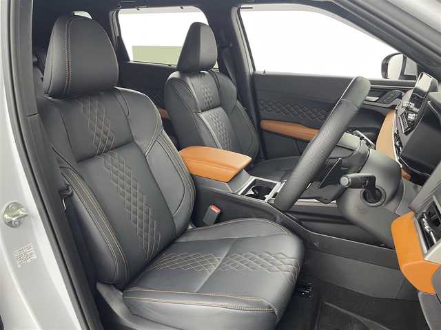 三菱 アウトランダー ＰＨＥＶ P 埼玉県 2024(令6)年 0.7万km ホワイトダイヤモンド サンルーフ/純正１２．３インチメーカーナビ/(Bluetooth/HDMI/Apple Car Play/Android Auto/USB/AM/FM)/全方位カメラ/ETC2.0/ＢＯＳＥサウンド　/ワンオーナー/パワーバックドア　/置くだけ充電　/マイパイロット　/ブラインドスポットモニター/ヘッドアップディスプレイ　/シートマッサージ機能/前席シートヒーター/二列目シートヒーター/前席パワーシート/電子パーキングシステム/オートブレーキホールド/AC1500W/運転席・助手席シートメモリー/純正フロアマット/純正ドアバイザー/純正20インチアルミホイール