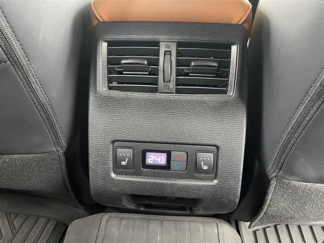 三菱 アウトランダー ＰＨＥＶ P 埼玉県 2024(令6)年 0.7万km ホワイトダイヤモンド サンルーフ/純正１２．３インチメーカーナビ/(Bluetooth/HDMI/Apple Car Play/Android Auto/USB/AM/FM)/全方位カメラ/ETC2.0/ＢＯＳＥサウンド　/ワンオーナー/パワーバックドア　/置くだけ充電　/マイパイロット　/ブラインドスポットモニター/ヘッドアップディスプレイ　/シートマッサージ機能/前席シートヒーター/二列目シートヒーター/前席パワーシート/電子パーキングシステム/オートブレーキホールド/AC1500W/運転席・助手席シートメモリー/純正フロアマット/純正ドアバイザー/純正20インチアルミホイール