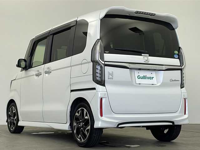 ホンダ Ｎ ＢＯＸ カスタム G L ターボ ホンダセンシング 鹿児島県 2020(令2)年 5.4万km プラチナホワイトパール ホンダセンシング　/●衝突軽減ブレーキ〈CMBS〉/●誤発進抑制機能/●歩行者事故低減ステアリング/●先行車発進お知らせ機能●標識認識機能/●路外逸脱抑制機能/●ACC〈アダプティブ・クルーズ・コントロール〉/●LKAS〈車線維持支援システム〉/●後方誤発進抑制機能/●オートハイビーム/純正８型ナビ/（フルセグ/Bluetooth/CD/DVD）/前後ドライブレコーダー　　/両側パワースライドドア/ナビ連動ドライブレコーダー　/フォグライト　/ドアバイザー　/ビルドインＥＴＣ　/後席サンシェード　/シートリフター/前席シートヒーター/オートリトラミラー