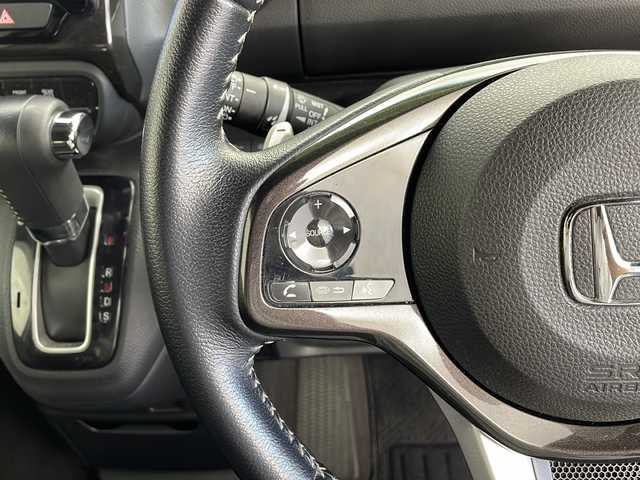 ホンダ Ｎ ＢＯＸ カスタム G L ターボ ホンダセンシング 鹿児島県 2020(令2)年 5.4万km プラチナホワイトパール ホンダセンシング　/●衝突軽減ブレーキ〈CMBS〉/●誤発進抑制機能/●歩行者事故低減ステアリング/●先行車発進お知らせ機能●標識認識機能/●路外逸脱抑制機能/●ACC〈アダプティブ・クルーズ・コントロール〉/●LKAS〈車線維持支援システム〉/●後方誤発進抑制機能/●オートハイビーム/純正８型ナビ/（フルセグ/Bluetooth/CD/DVD）/前後ドライブレコーダー　　/両側パワースライドドア/ナビ連動ドライブレコーダー　/フォグライト　/ドアバイザー　/ビルドインＥＴＣ　/後席サンシェード　/シートリフター/前席シートヒーター/オートリトラミラー