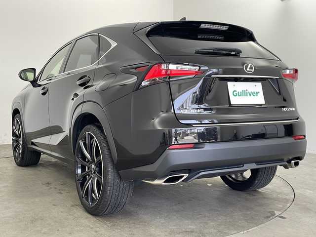 レクサス ＮＸ 200t Iパッケージ 兵庫県 2015(平27)年 4万km スターライトブラックガラスフレーク ・純正メモリナビ/・Bluetooth/CD/DVD/SD/AUX/VTR/USB/・プリクラッシュセーフティ/・横滑り防止装置/・レーダークルーズコントロール/・パドルシフト/・電動パーキングブレーキ/・オートホールド/・ステアリングリモコン/・クリアランスソナー/・前後コーナーセンサー/・バック、サイドカメラ/・パワーシート（D席＋N席）/・ヒートシーター（D席＋N席）/・レザーシート/・ムーンルーフ/・防眩ミラー/・革巻きステアリング/・ステアリングヒーター/・スマートキー/・スペアキー/・プッシュスタートボタン/・LEDオートライト/・W＋サイドエアバッグ/・カーテンエアバッグ/・100V充電/・ビルドインETC