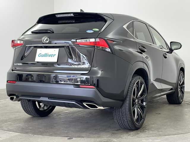 レクサス ＮＸ 200t Iパッケージ 兵庫県 2015(平27)年 4万km スターライトブラックガラスフレーク ・純正メモリナビ/・Bluetooth/CD/DVD/SD/AUX/VTR/USB/・プリクラッシュセーフティ/・横滑り防止装置/・レーダークルーズコントロール/・パドルシフト/・電動パーキングブレーキ/・オートホールド/・ステアリングリモコン/・クリアランスソナー/・前後コーナーセンサー/・バック、サイドカメラ/・パワーシート（D席＋N席）/・ヒートシーター（D席＋N席）/・レザーシート/・ムーンルーフ/・防眩ミラー/・革巻きステアリング/・ステアリングヒーター/・スマートキー/・スペアキー/・プッシュスタートボタン/・LEDオートライト/・W＋サイドエアバッグ/・カーテンエアバッグ/・100V充電/・ビルドインETC