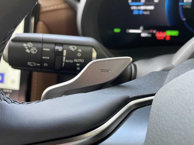 レクサス ＬＢＸ リラックス 福島県 2025(令7)年 0.1万km ソニッククォーツ 登録時走行距離：801km/ワンオーナー/革シート/純正前後ドラレコ/パワーバックドア/メーカーナビ/（AM/FM/BT/フルセグTV/USB/MiraCast）/パドルシフト/ビルトインETC2.0/運転席パワーシート/パドルシフト/Rクルコン/パノラミックビューモニター/BSM/シートヒーター/（D/P)/ステアリングヒーター/ステアリングスイッチ/デュアルエアコン/デュアル＋サイド　エアバック/ISOFIX/バニティミラー（ランプ付き）/おくだけ充電/USB充電単子タイプＣ　5つ/プッシュスタート/スマートキー/オートライト/オートハイビーム/プリクラッシュ/ABS/横滑り防止装置/保証書/取扱説明書